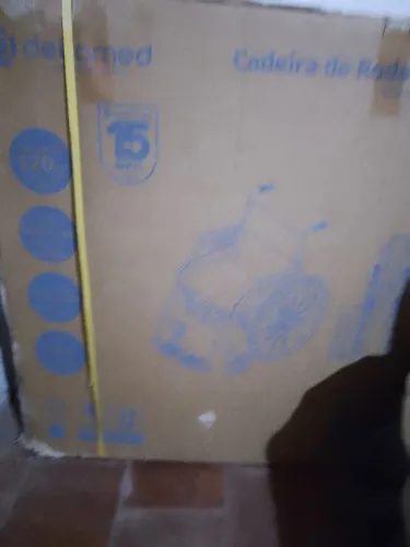 Cadeira de rodas nova na caixa