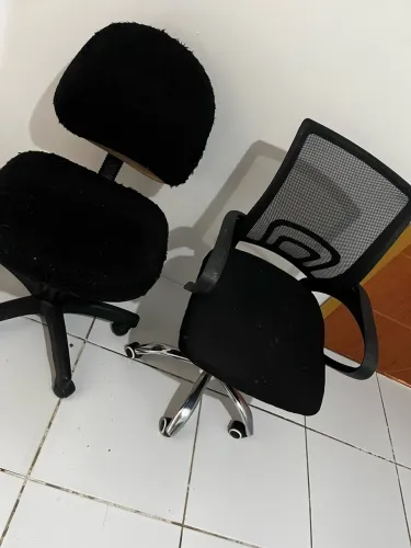 Cadeira de escritório usada 