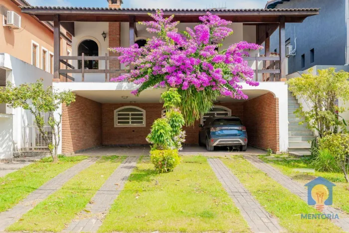 Oportunidade em Alphaville Casa em Condomínio com Ambientes Amplos e Excelente Localização