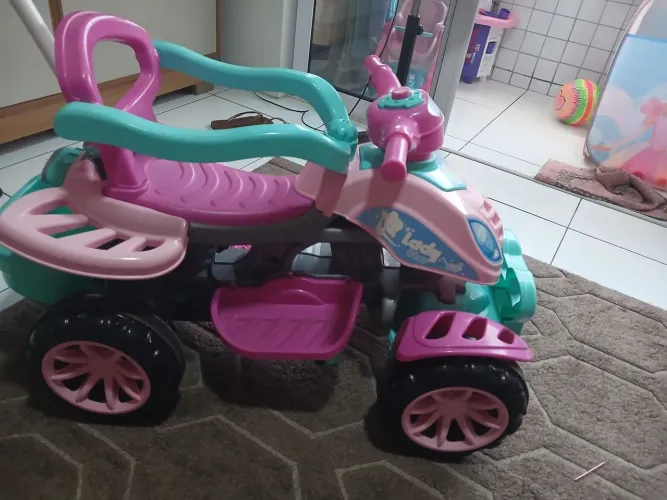 Carrinho para brincar com o bebê