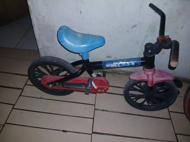 VENDO BICICLETA INFANTIL ARO 12 OBS:SO FALTA FREIO