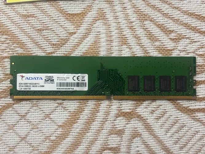 Memória RAM ADATA 16GB DDR4 3200MHz - Para PC Desktop (Excelente Estado)
