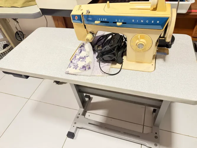 Máquina de costura Singer 288+Mesa Relíquia