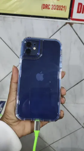Vendo iPhone 11 sem nenhum detalhe