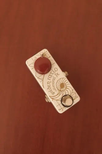 Pedal de Fuzz Collateral FX Golden Ratio