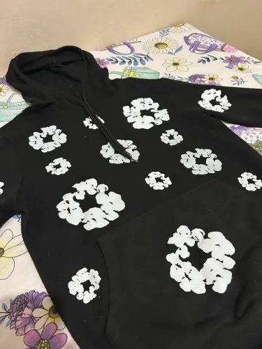 Casaco Hoodie Sweatshirt Preto com Capuz - Estampa Floral / Style Streetwear