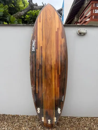 Stand up Paddle laminado em madeira.