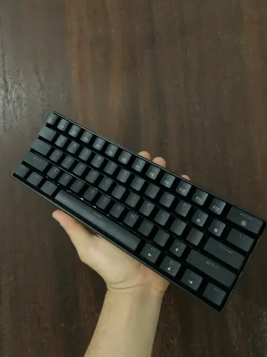 Teclado Mecânico K61 RGB Switch Vermelho - (Detalhe Tecla C)