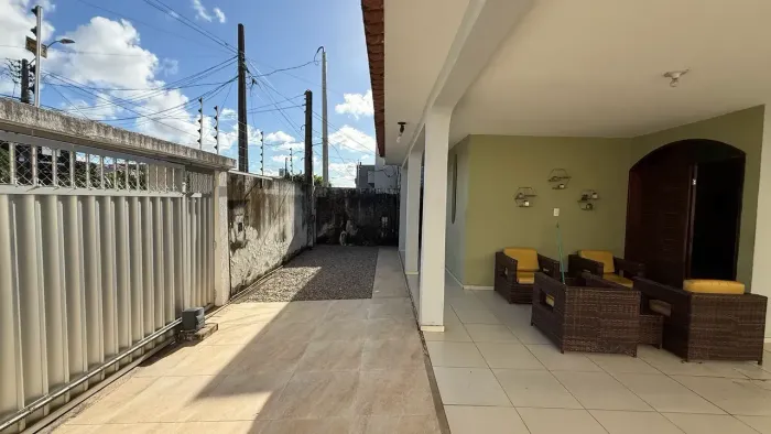 Térrea para venda tem 230 metros quadrados com 3 quartos em Lagoa Nova - Natal - RN