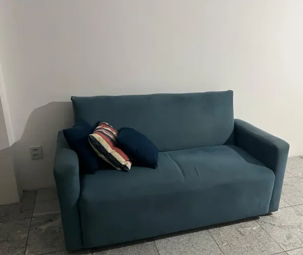 Sofá azul semi novo