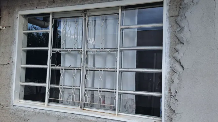 Janela ferro com grade 150x100