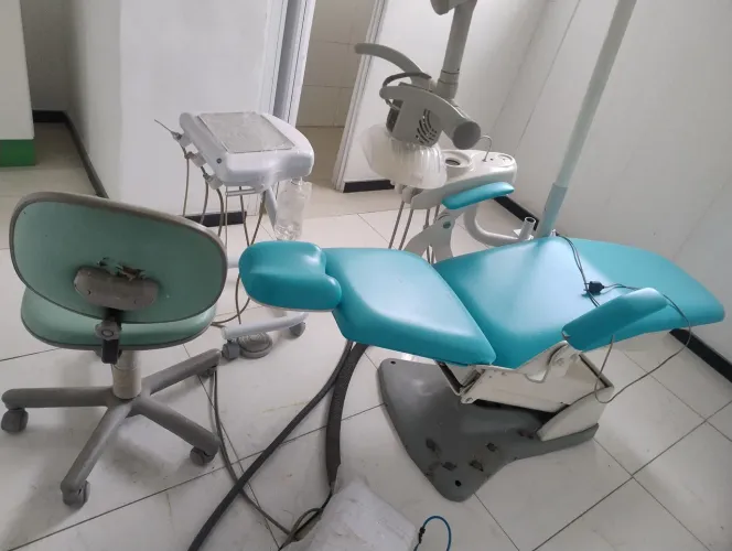 Consultório Odontológico Completo (Cadeira + Mocho + Equipo)