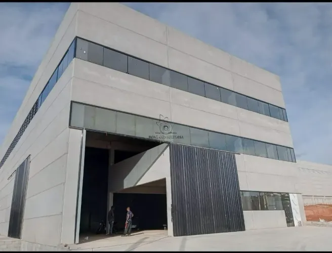 Galpão Industrial 1100m² com Doca Frontal no Metropolitano Empresarial