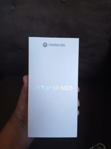 Vendo troco moto Edge 60 neo novo 12 mês de garantia 