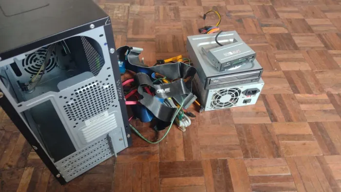 Gabinete de PC novo e leitor de DVD..fonte
