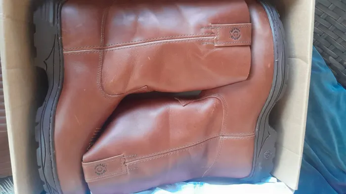 Bota nova tam 45 couro bovino Havana