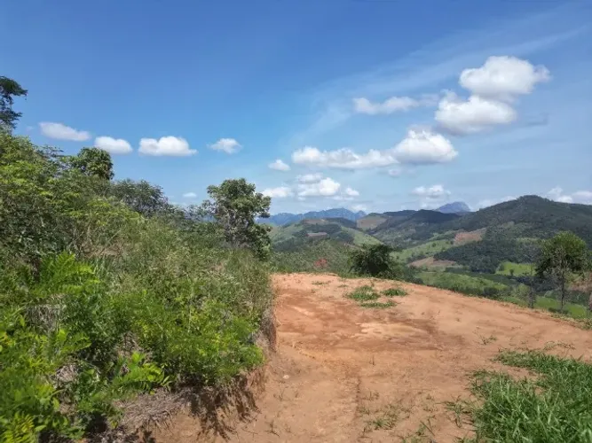Terreno Exclusivo com Vista Panorâmica, Nascente e Platô Pronto - Escriturado