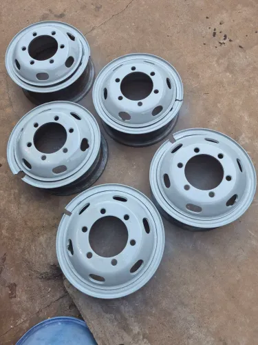 Vendo rodas 6 furos caminhão 3/4 seminovas , contato *, ADAMANTINA 