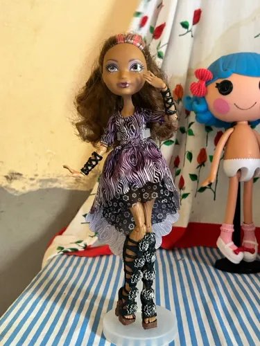 Boneca Cedar Wood