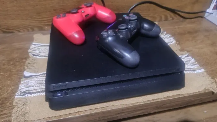 PlayStation 4 the game top muito novo na caixa acompanha dois controles