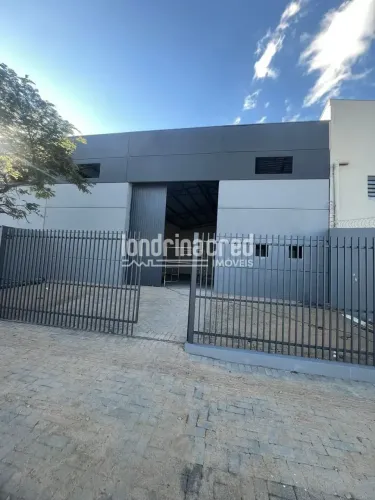 Excelente barracão para locação próximo ao Piza, com 250m² de área total, 200m² de área út