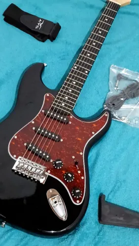 GUITARRA ELÉTRICA GIANNINI SEMINOVA