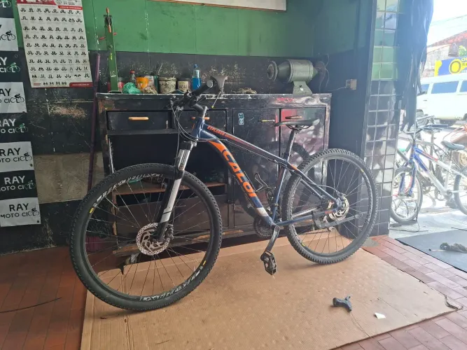Bicicleta aro 29 Caloi Explorer Sport . Shimano Torney 8 velocidades. Seminova