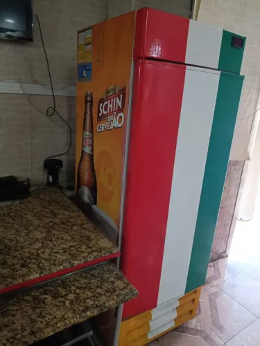 Geladeira expositora Metalfriio Mod. ARV 570 -220V - 387Litros cor: Schincariol laranja