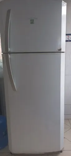 Vendo Geladeira com defeito