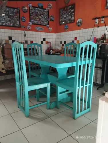 Linda mesa 4 cadeiras