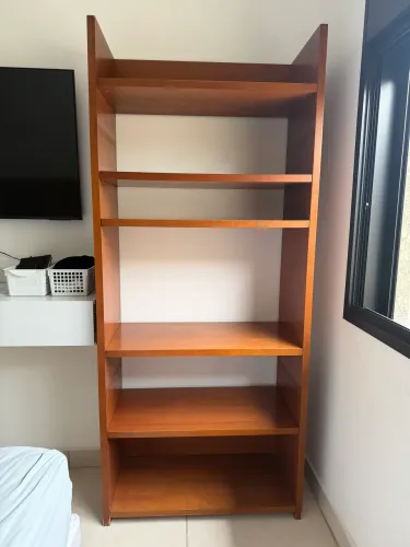 Estante madeira maciça Tok Stok