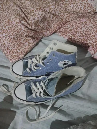 2 tênis originais da marca all star um com paumilha o azul está sem paumilha.