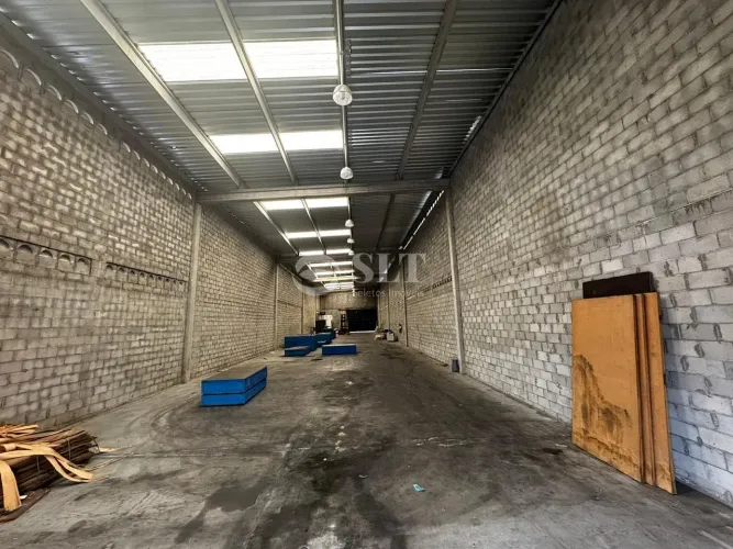 Galpão Comercial 590 m² | Av. Tomaz Landim Pé-Direito 8m e Alto Fluxo na Zona Norte de Na
