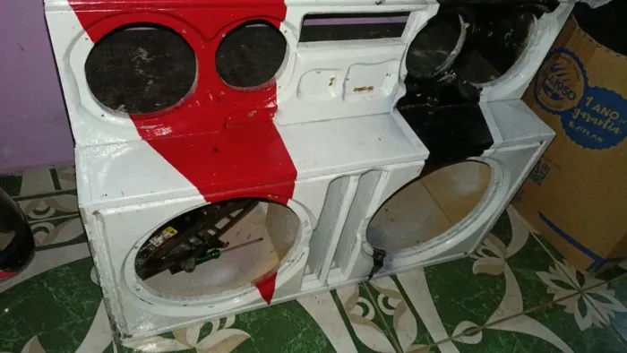 Caixa de som vazia estou me desfazendo porque tenho outra menor