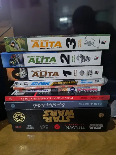 Livros e mangás