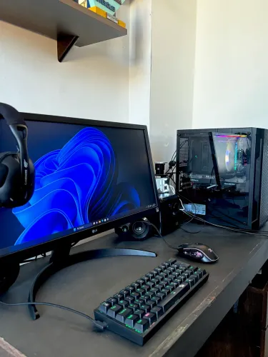 PC Gamer i9 + RX 6600