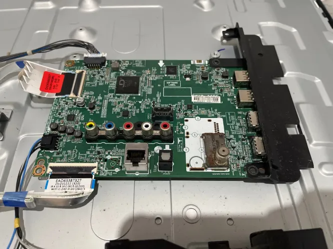 Placa Principal TV LG 43UM7300 / 43UM7510 - EAX68253604"
