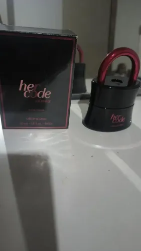 vendo perfumes pela metade do preço, aproveitem,para sair logo..