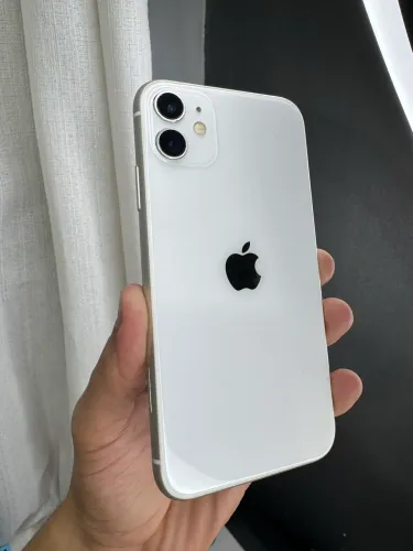 iPhone 11 Branco - 64 GB