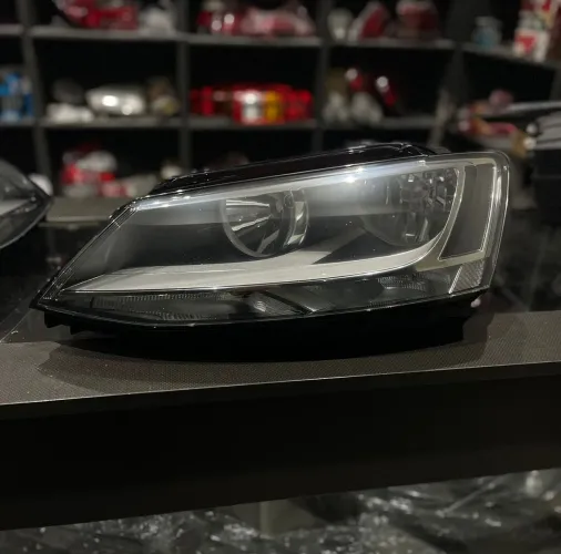 Farol Jetta lado esquerdo sem led original sem conserto 