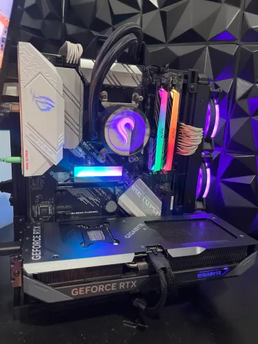 Setup Gamer High-End | RTX 5070 + Ryzen 7 5700X3D | 32GB | 