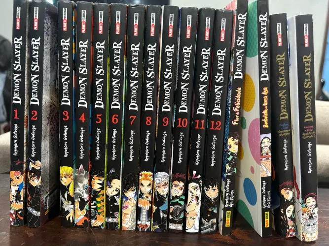 Mangá e fanbook de Demon Slayer 