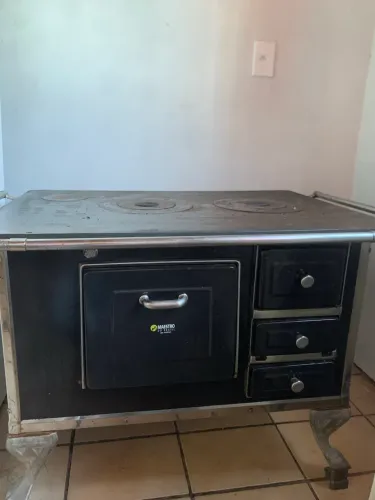 Vendo fogão a lenha 