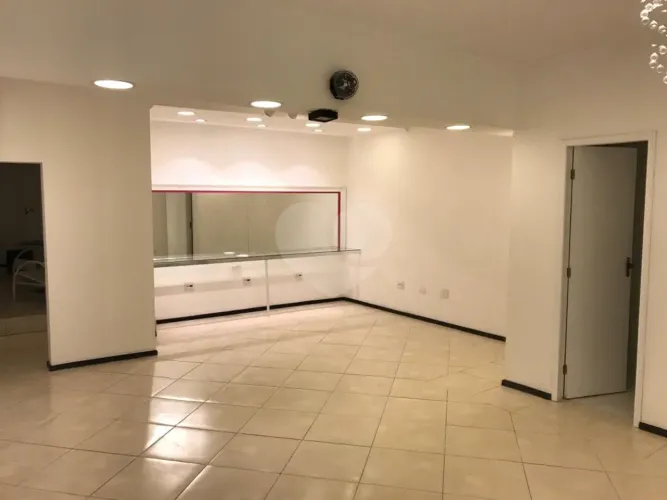 Prédio inteiro à venda ou para locação em Santana - SP