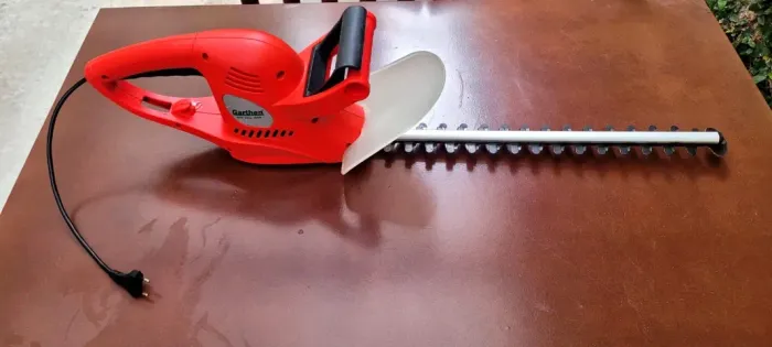 Podador de Cerca Viva Elétrico