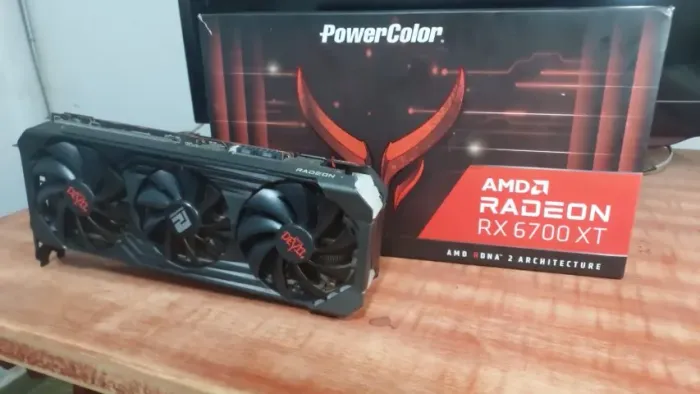 Placa de vídeo AMD Radeon RX 6700 XT Red Devil com 12GB de VRam