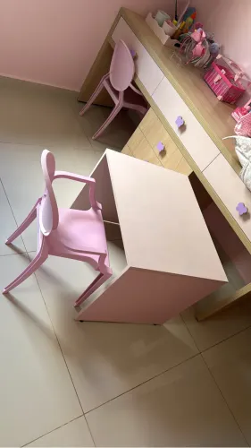 Penteadeira e escrivaninha infantil 