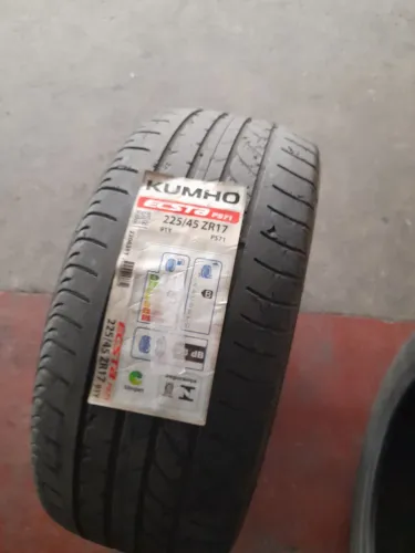 Pneus 225/45/17