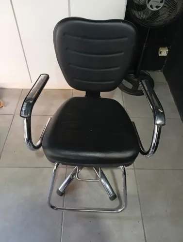 Cadeira reclinavel para cabeleireiro ou barbeiro