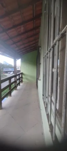 Alugo excelente Casa com salão dois quartos grandes e varandas em Itaipuaçu Maricá RJ